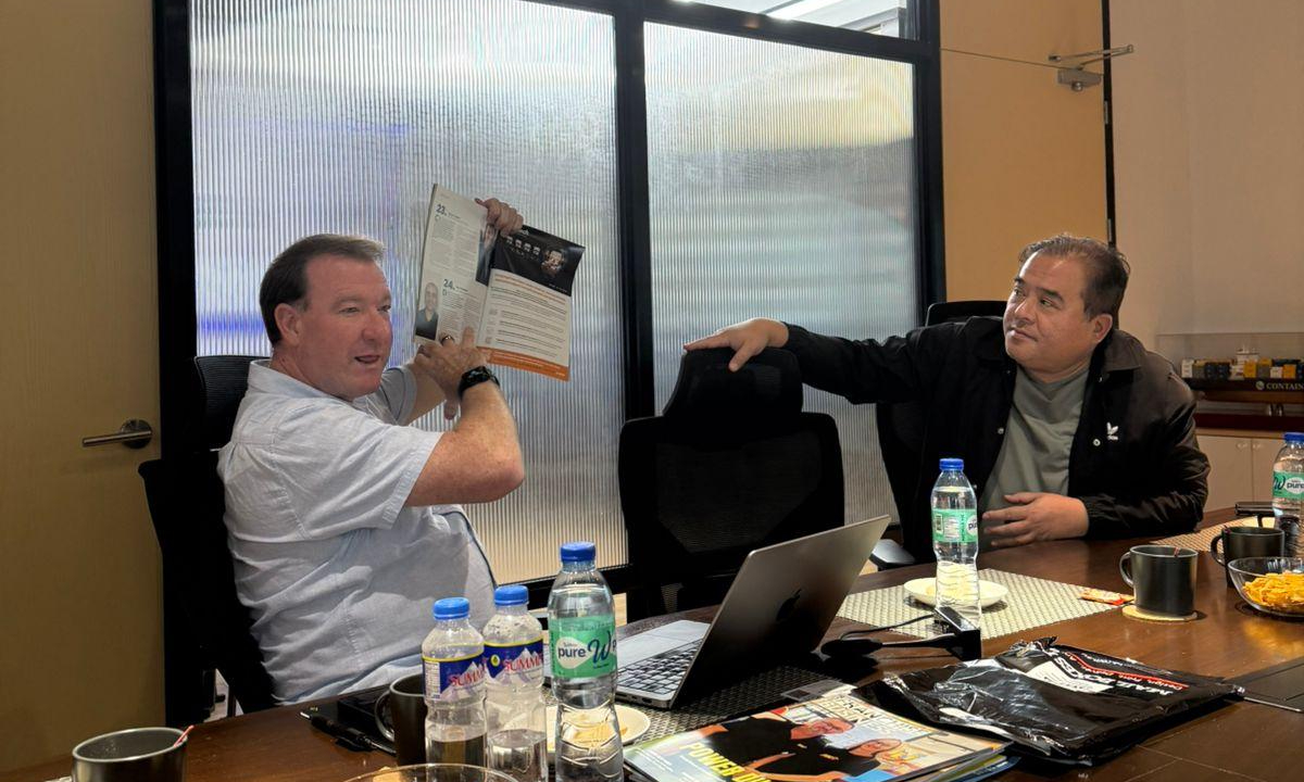 MBE PH Chairman Norman Fulgencio (right) meets with MBE Australia Master Licensee Clayton Treloar (left).
